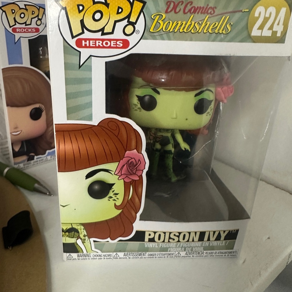 Funko DC Comics Bombshells Poison Ivy Figure - Green and Red